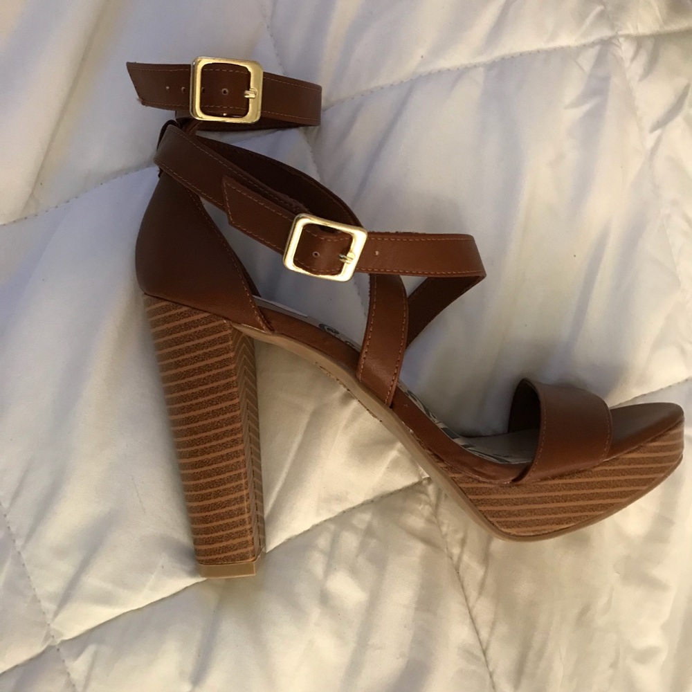 Like new! Brown heels!